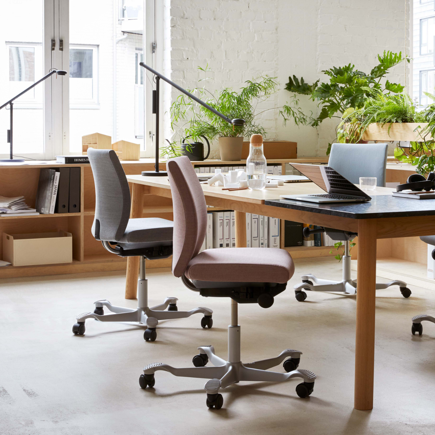 Ergonomische HAG Stühle im Büro