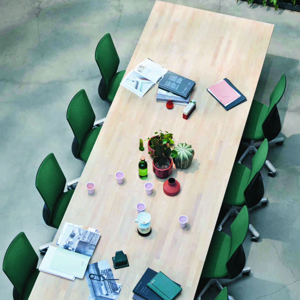 Ergonomische HAG Stühle Konferenztisch