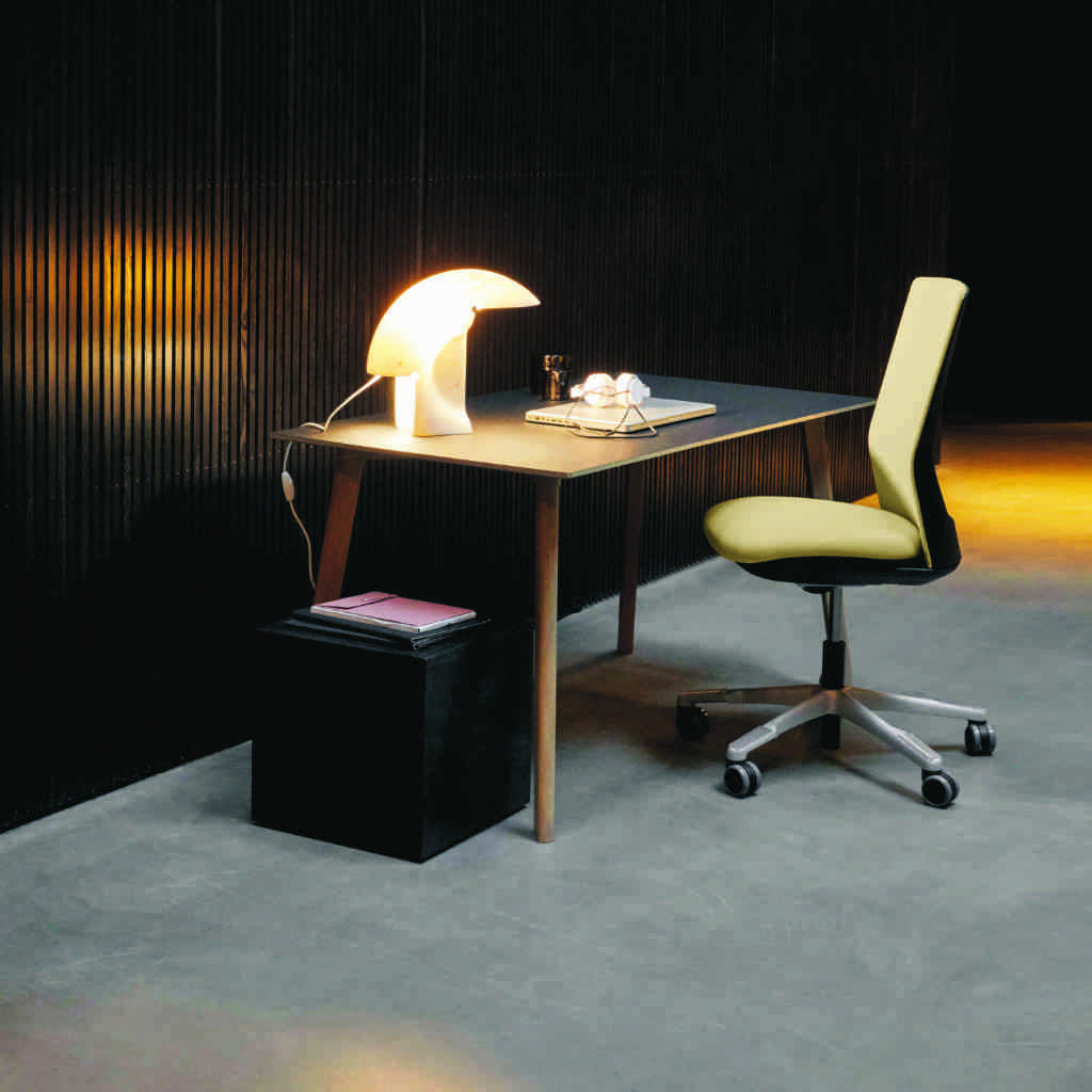 Ergonomischer HAG Stuhl am Schreibtisch