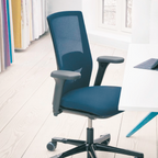 Ergonomischer HAG Bürostuhl am Schreibtisch