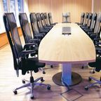 Ergonomische HAG Stühle Konferenzraum