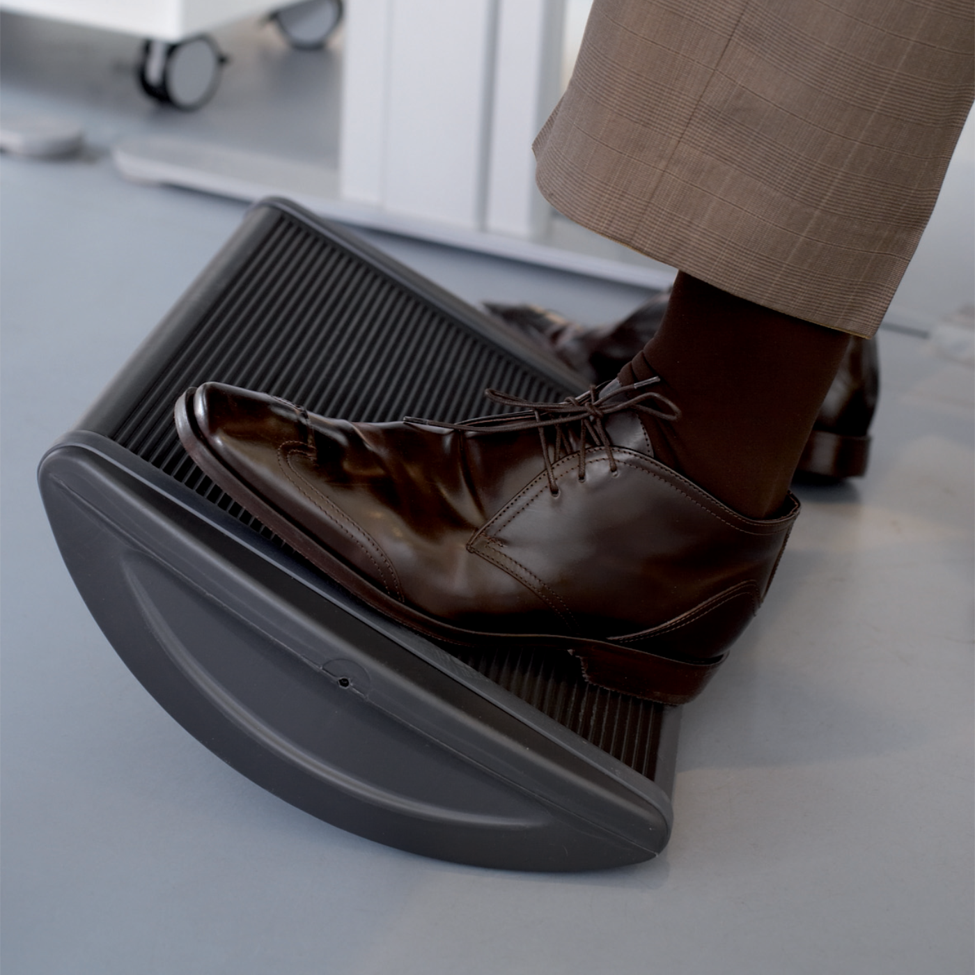 Fuß auf ergonomischer Fußstütze
