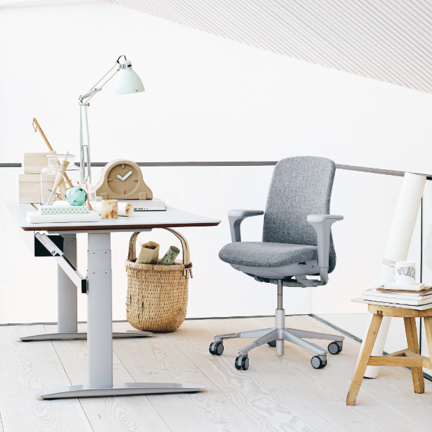 Ergonomischer HAG Stuhl am Schreibtisch