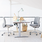 Zwei ergonomische HAG Bürostühle, Schreibtisch