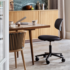Ergonomischer HAG Stuhl am Schreibtisch