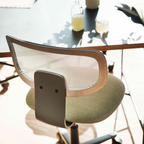 Ergonomischer HAG Stuhl am Schreibtisch