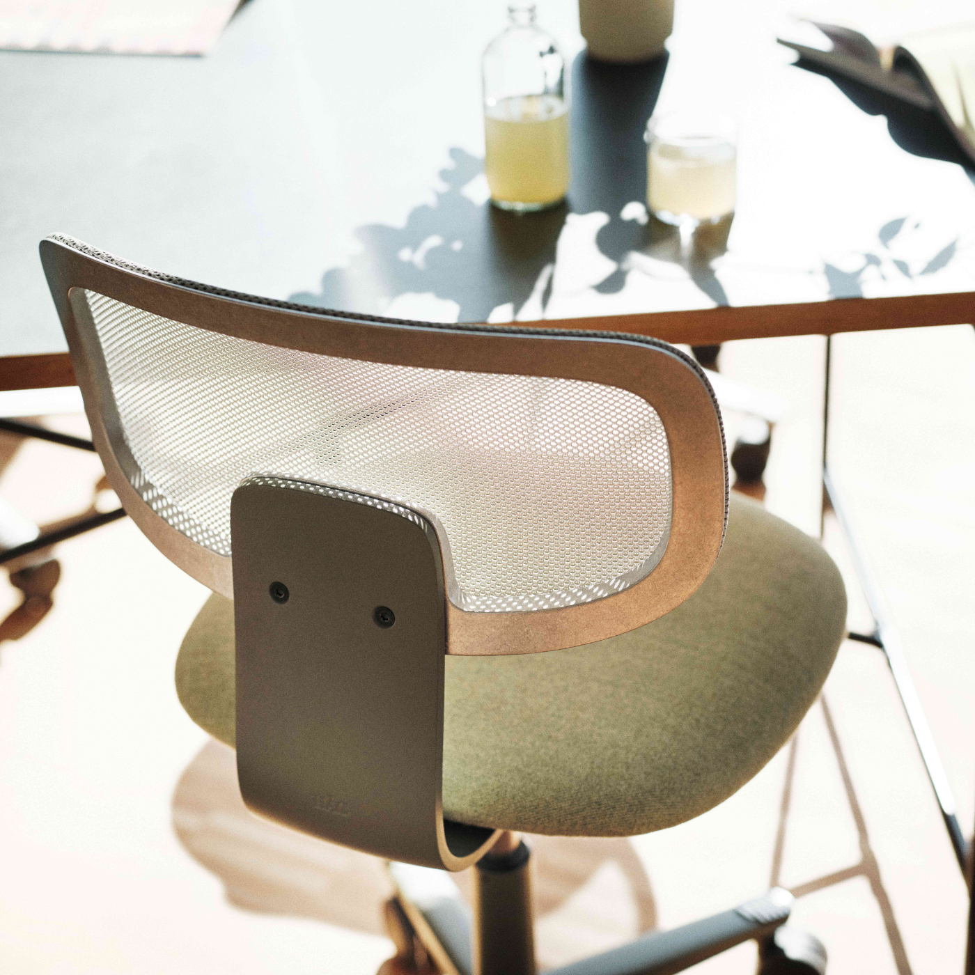 Ergonomischer HAG Stuhl am Schreibtisch